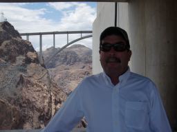 39DaveonHooverDamwithTilmanBridgeovershoulder,05jul11