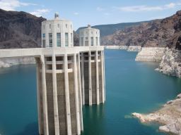 46IntakeTowersinLakeMead,05jul11