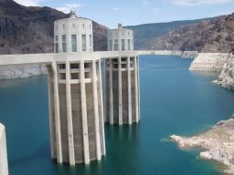 50IntakeTowersinLakeMead,05jul11