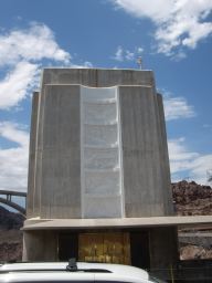 55ArtDecoElevatortoweronHooverDam,05jul11